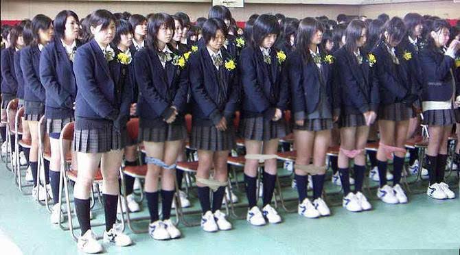 Need koolitüdrukud. Noh siin ei ole ju midagi seletada. Ilmselgelt Jaapan ning jaapanlased on veidrad.